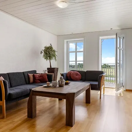 3 Bedroom Gorgeous In Lägenhet *