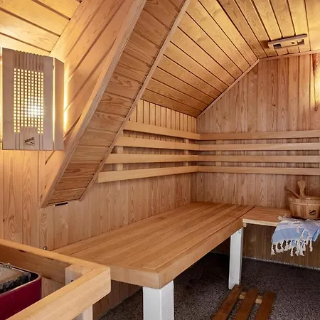 3 Bedroom Gorgeous In דירה