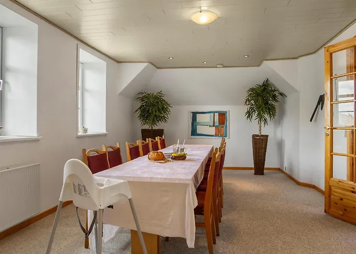 Apartment 3 Bedroom Gorgeous In